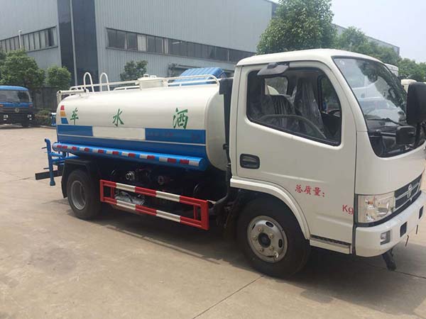 東風(fēng)小多利卡灑水車(chē)